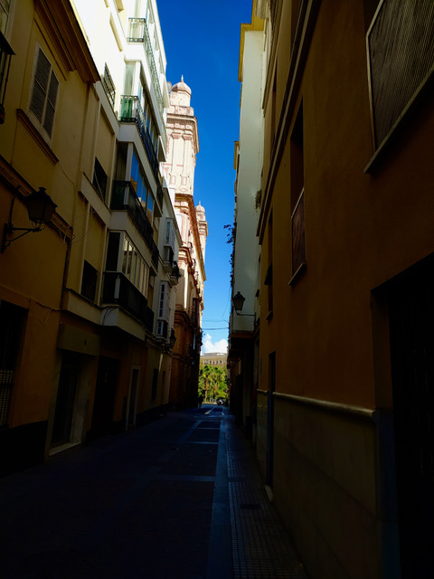 Narrow street with hotel at the end. Photo © Karethe Linaae